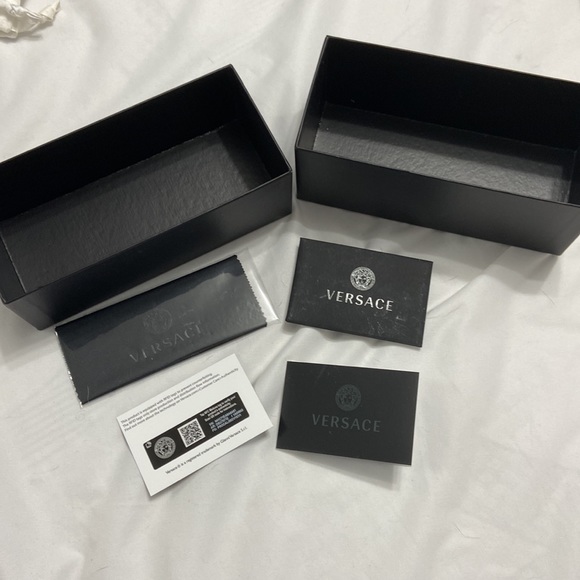 Versace sunglasses box with authenticity booklet and wipe cloth,tag,case set - Picture 2 of 5